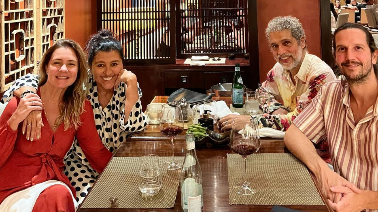Regina Casé e seu marido se encontram com Adriana Esteves e Vladimir Brichta: ”Tão bom esse quarteto juntinho…”