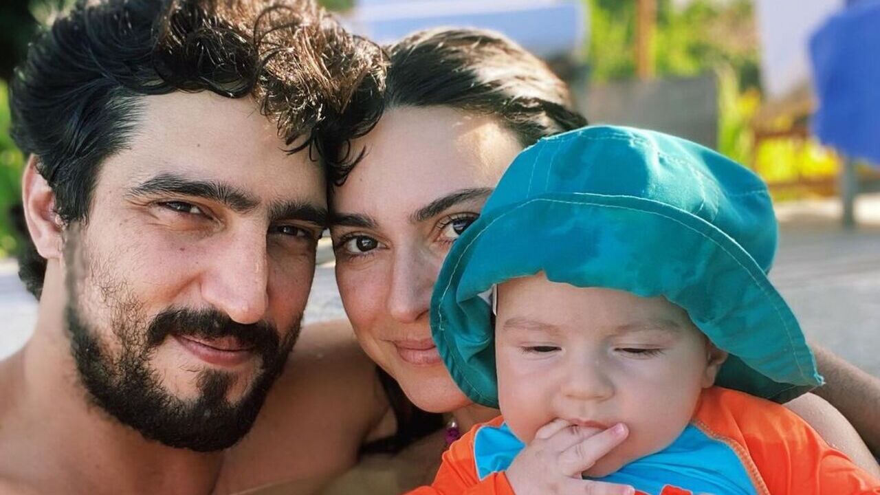 Thaila Ayala encanta ao mostrar o filho andando em Renato Góes