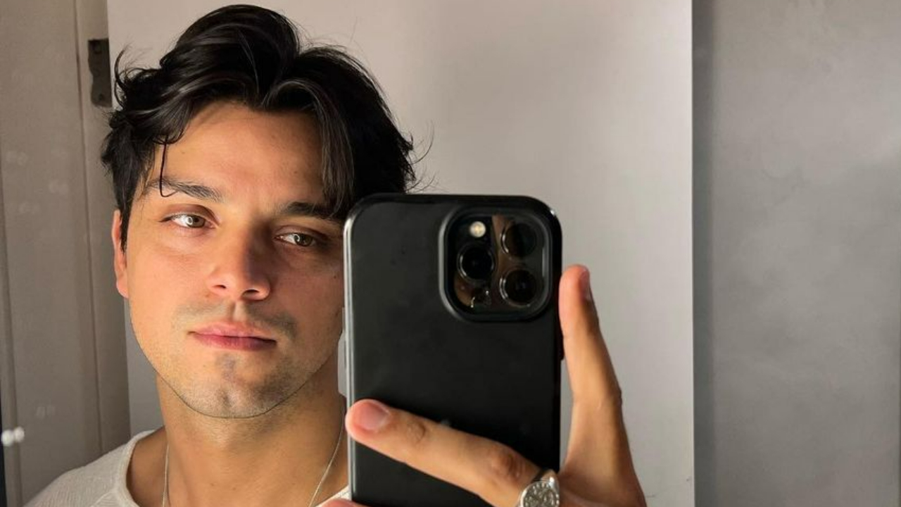 Rodrigo Simas abre álbum de fotos de seu Carnaval entre família e amigos