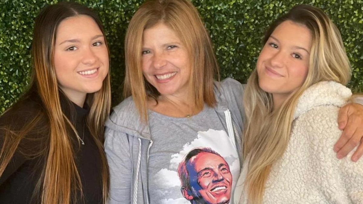 Rose Miriam celebra formatura das filhas com Gugu Liberato: “Papai deve estar muito feliz”