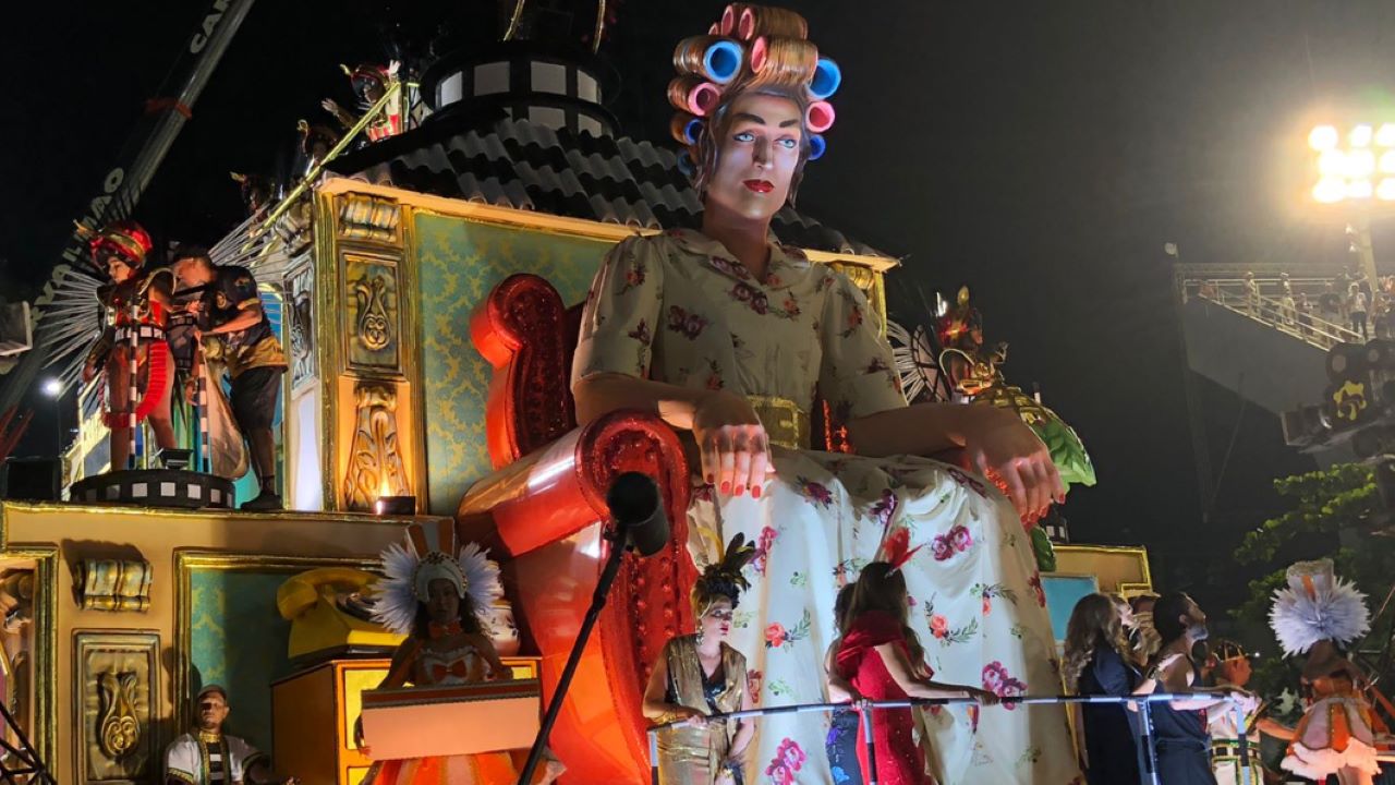São Clemente homenageia Paulo Gustavo no Carnaval do Rio de Janeiro reunindo famosos e familiares