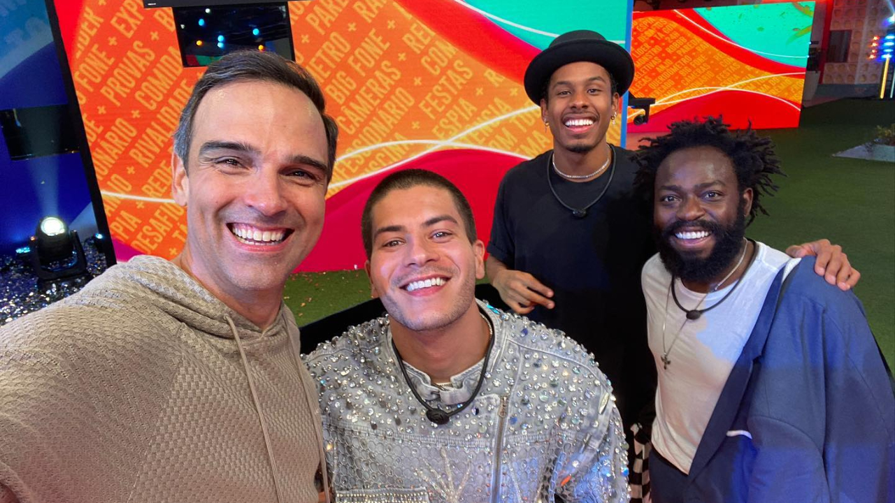 Após a final do BBB 22, Tadeu Schmidt presta homenagem para Arthur, P.A e D.G