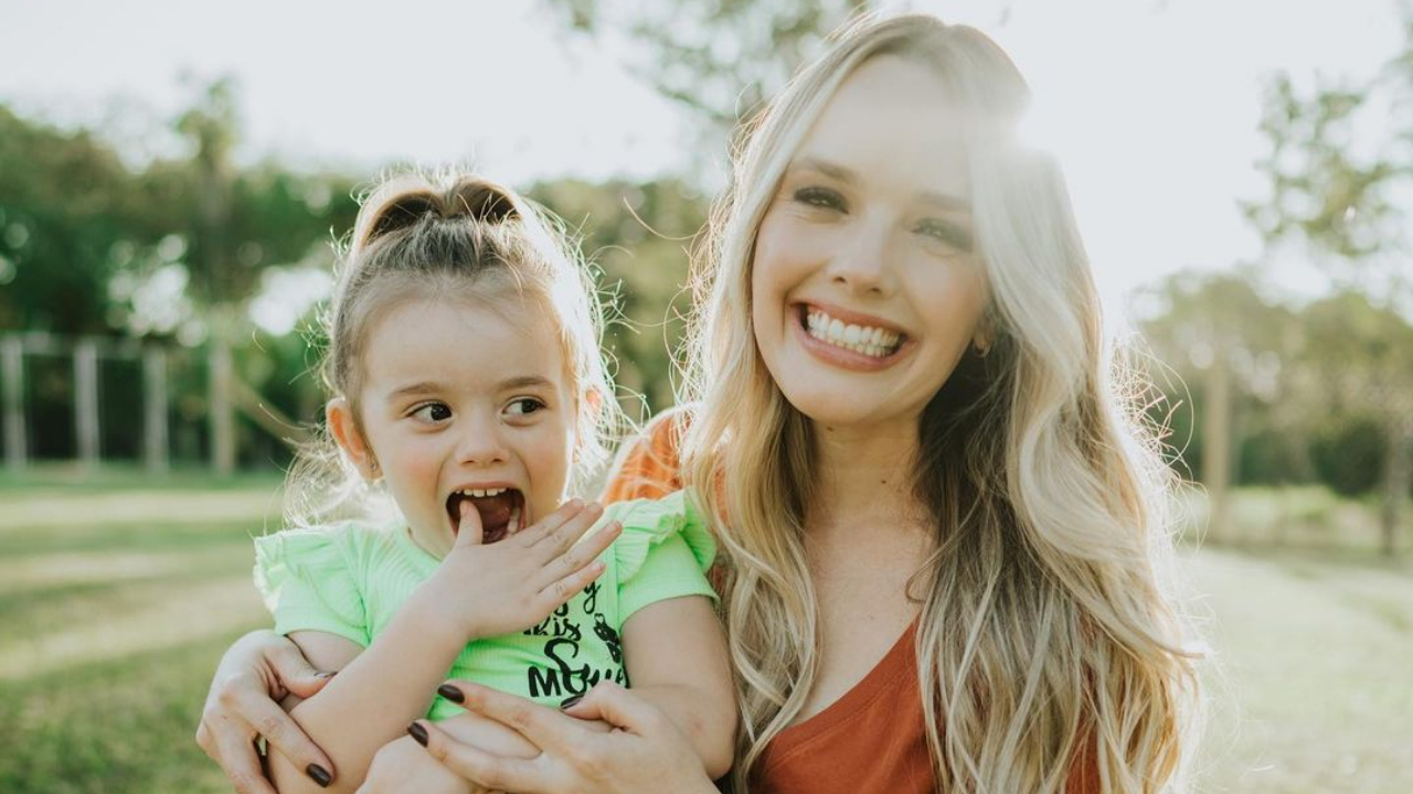 Thaeme Mariôto se declara ao celebrar aniversário de 3 anos da filha, Liz: ”Como o tempo passou voando!”