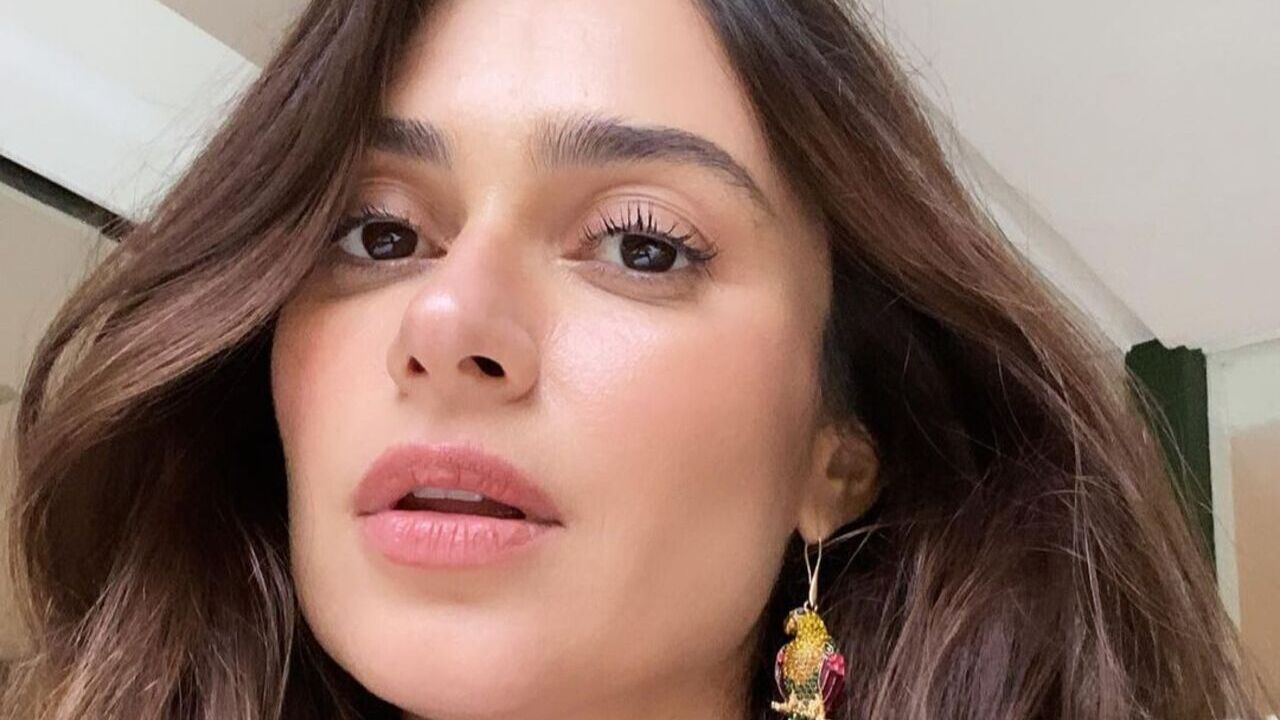 De biquíni sem alça, Thaila Ayala exibe corpaço deslumbrante e impressiona