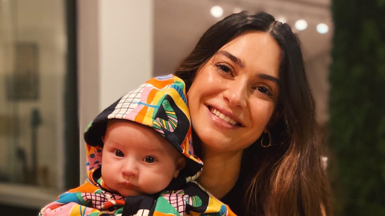 Na Bahia, Thaila Ayala mostra corpão de biquíni meses após dar à luz: ”Que mulher!”