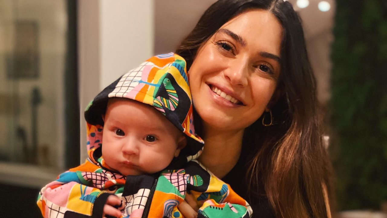 Thaila Ayala se derrete ao mostrar roupinha fofa de Francisco