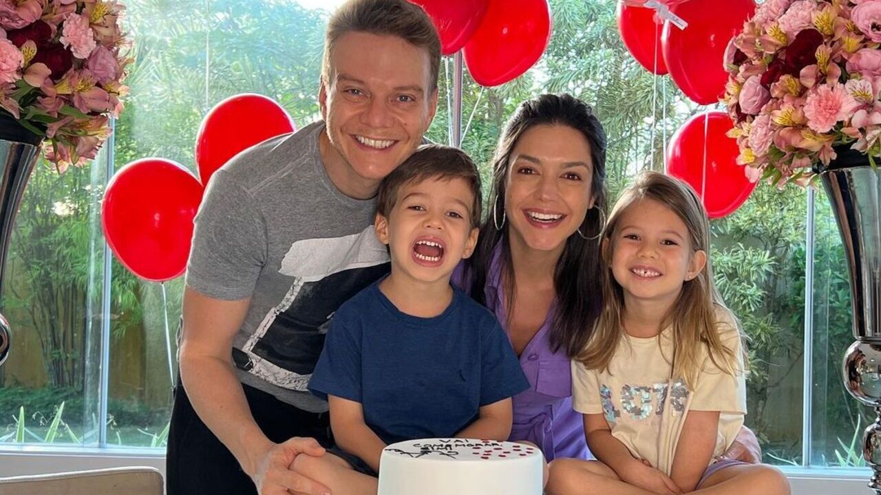 Thais Fersoza amanhece com surpresa de aniversário da família