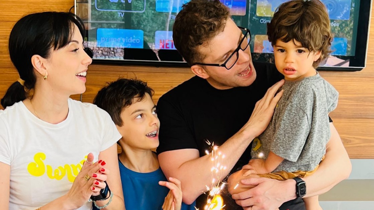 Thiago Fragoso e Mari Vaz comemoram aniversário do filho caçula: “Nosso solzinho”