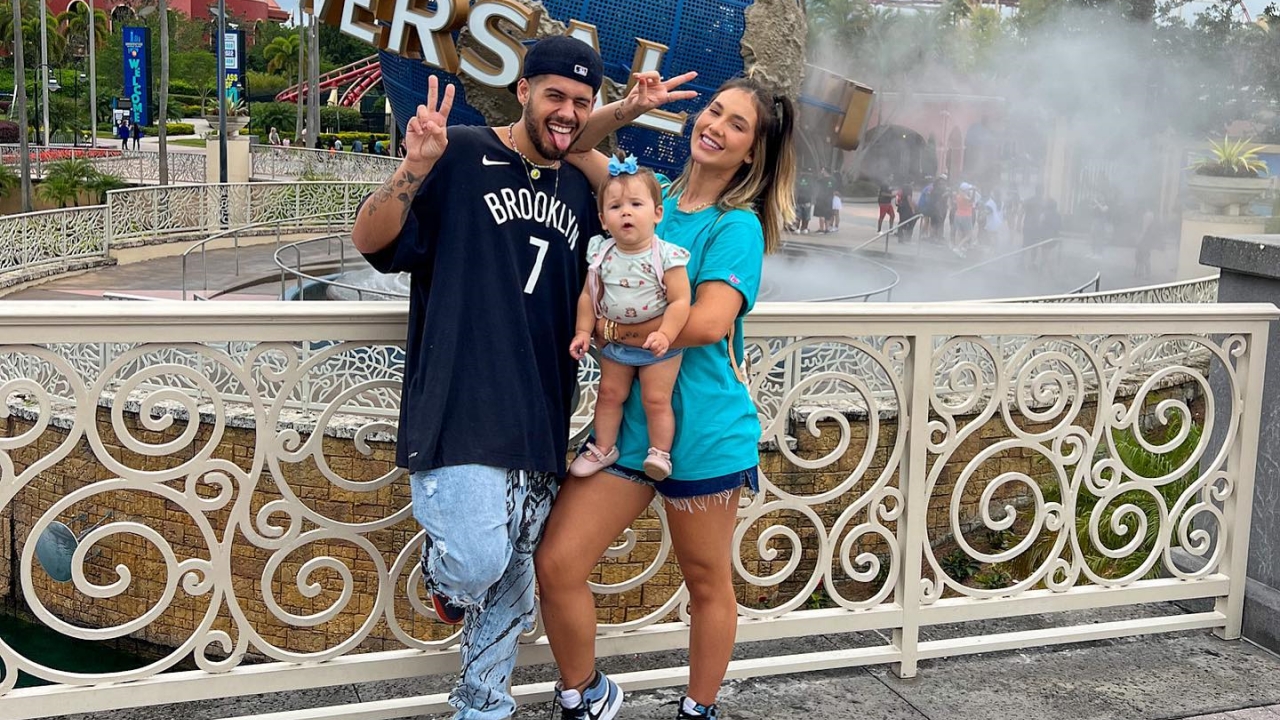 Virgínia Fonseca e Zé Felipe levam Maria Alice para conhecer parque temático em Orlando: ”Vai ser incrível!”