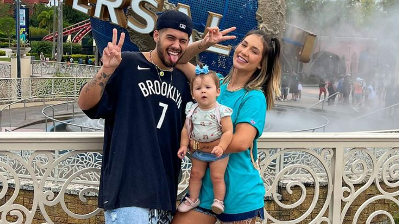 Virginia Fonseca e Zé Felipe curtem parque de diversões de Orlando na companhia da filha, Maria Alice: ”Lugar mágico”