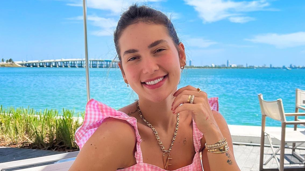 Grávida, Virginia posa mostrando a barriguinha e impressiona: ”Sério que tem uma criança aí?”
