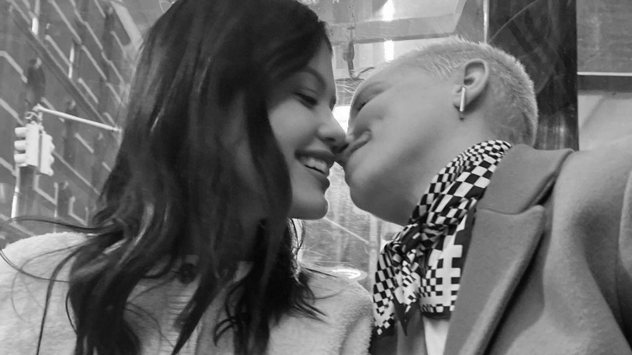 Marcella Rica compartilha cliques apaixonados ao lado de Vitória Strada: “Casal de milhões”