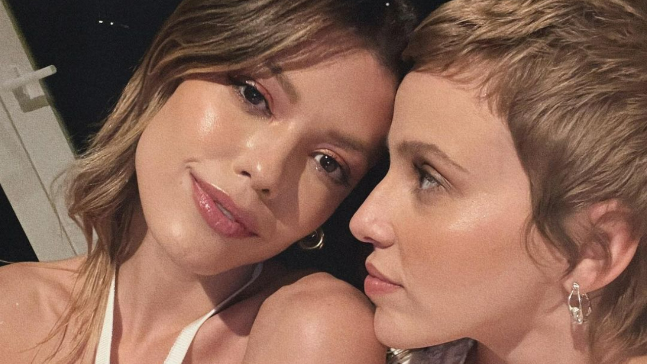 Vitória Strada e Marcella Rica esbanjam amor na web e encantam fãs: ”Amo tanto esse casal!”