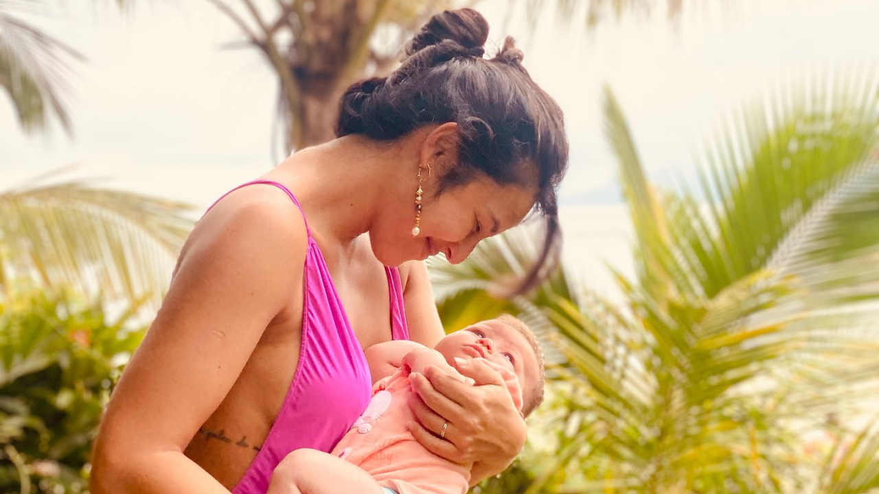 Amor de mãe! Yanna Lavigne surge amamentando Amélia em foto perfeita
