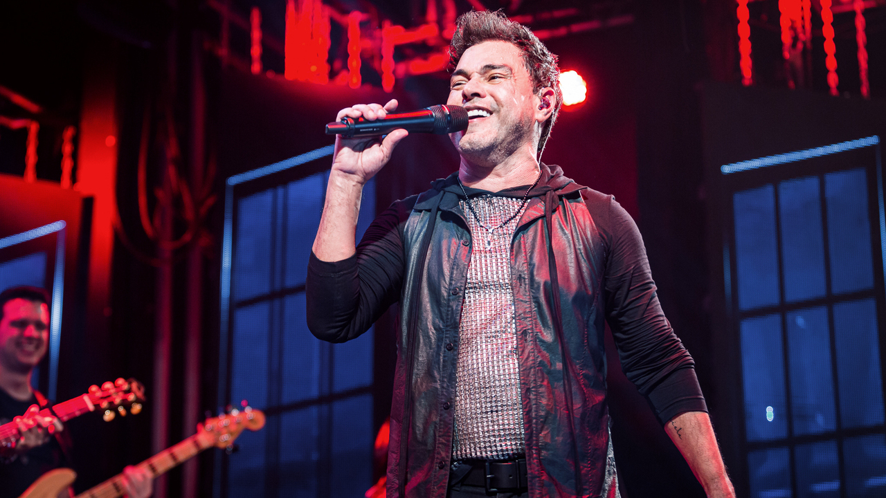 Zezé Di Camargo estreia sua nova turnê solo “Rústico”