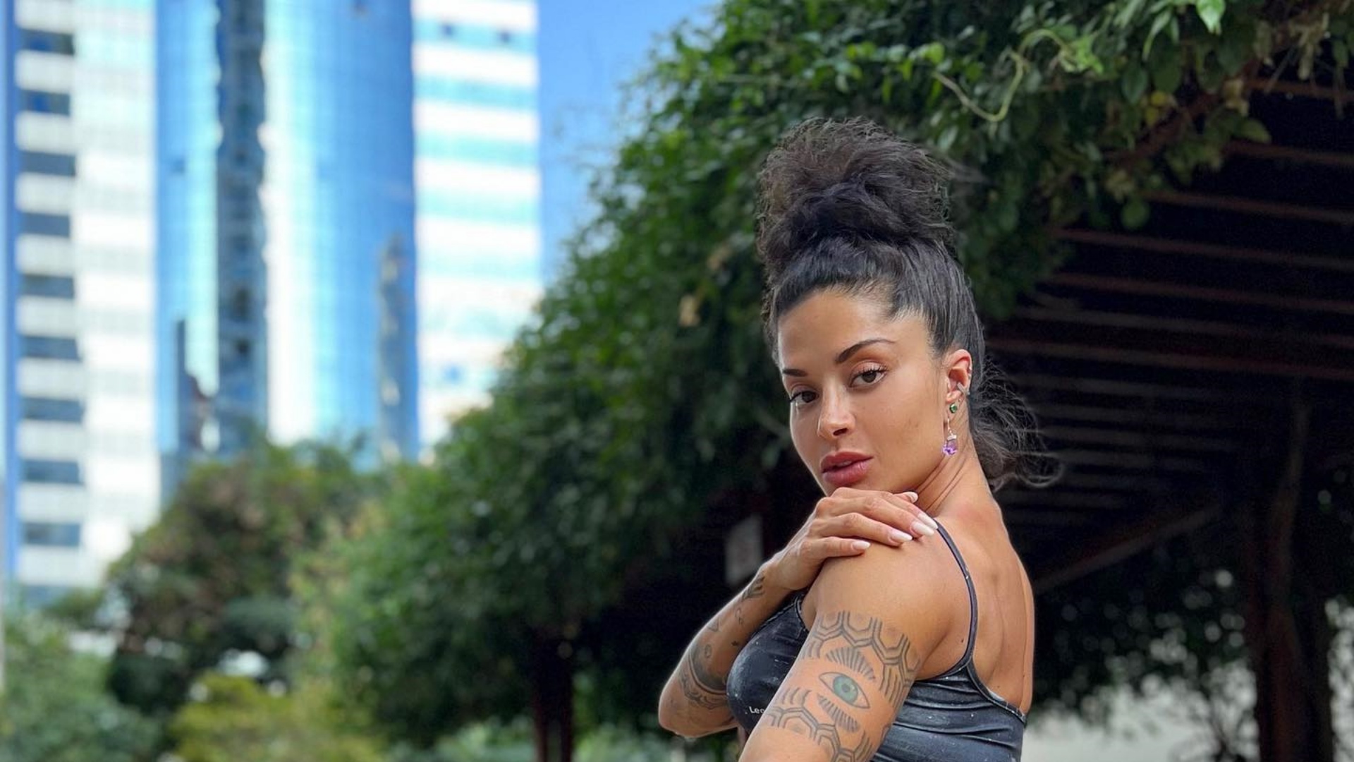 Aline Campos empina o bumbum GG pós-treino e impressiona: ”Uau”