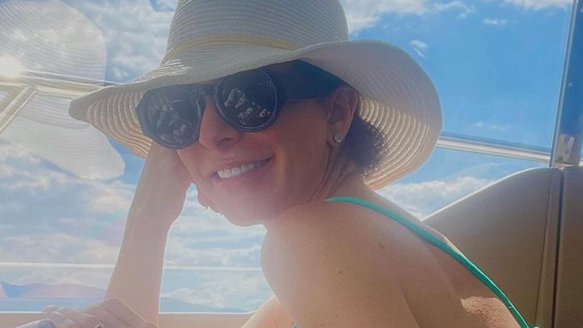Aos 56 anos, Ana Paula Padrão exibe corpão sarado em foto de biquíni