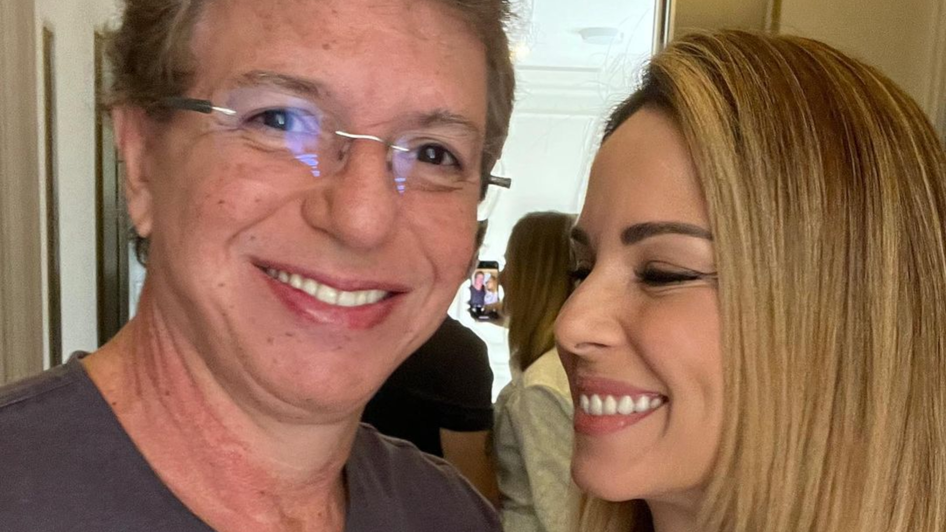 Ana Furtado compartilha fotos românticas com Boninho e se declara: ”Te amo”