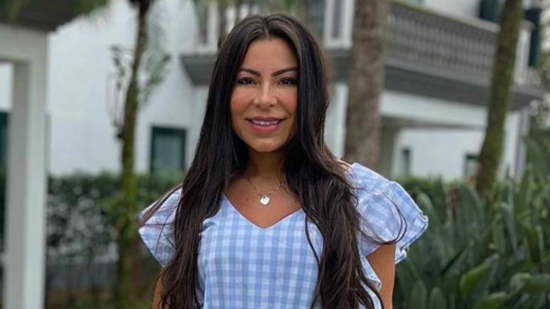 Andressa Ferreira combina look com sua família em fotos arrasadoras