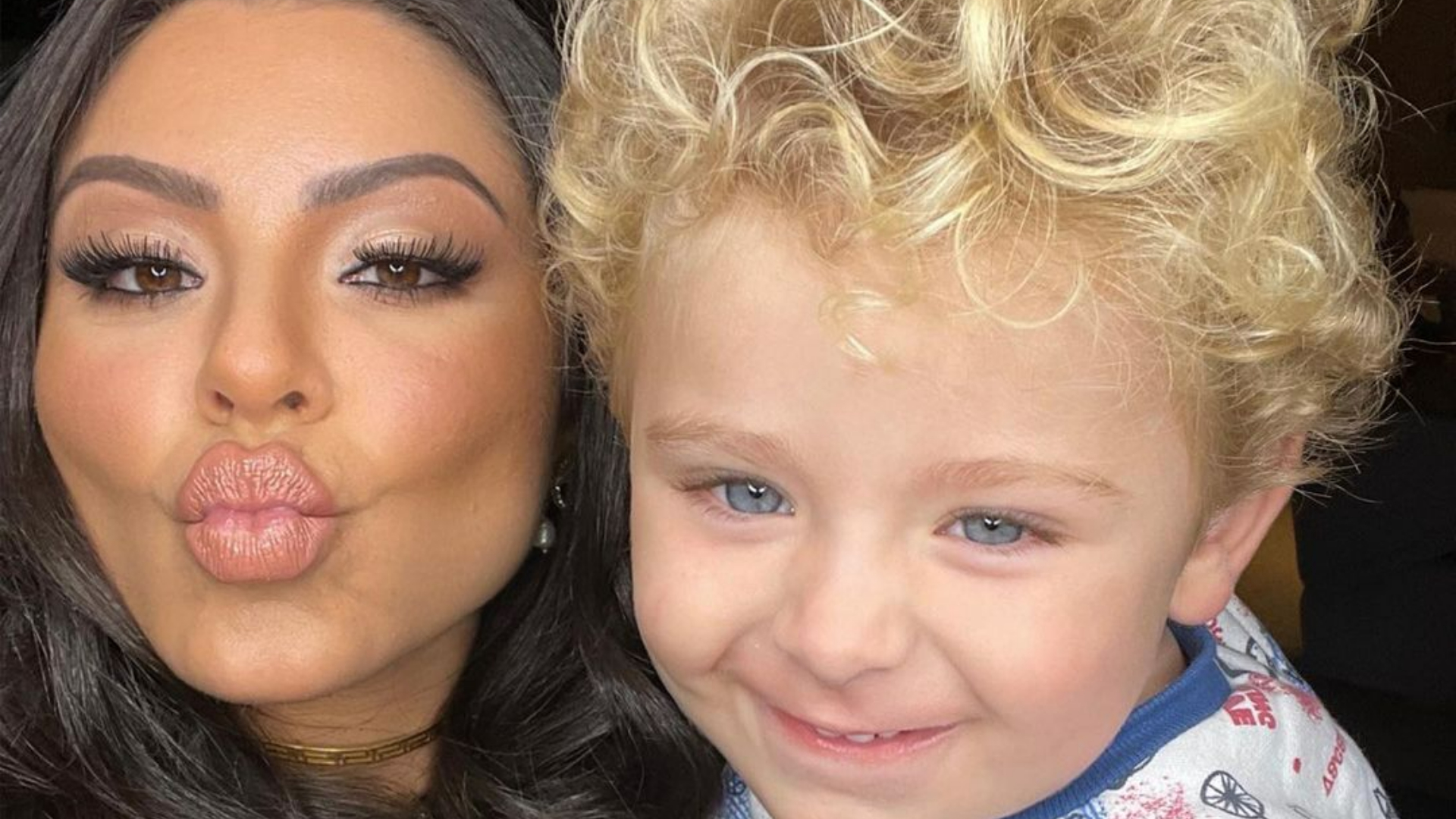 Andressa Ferreira surge dormindo com o filho, Bento, em momento carinhoso