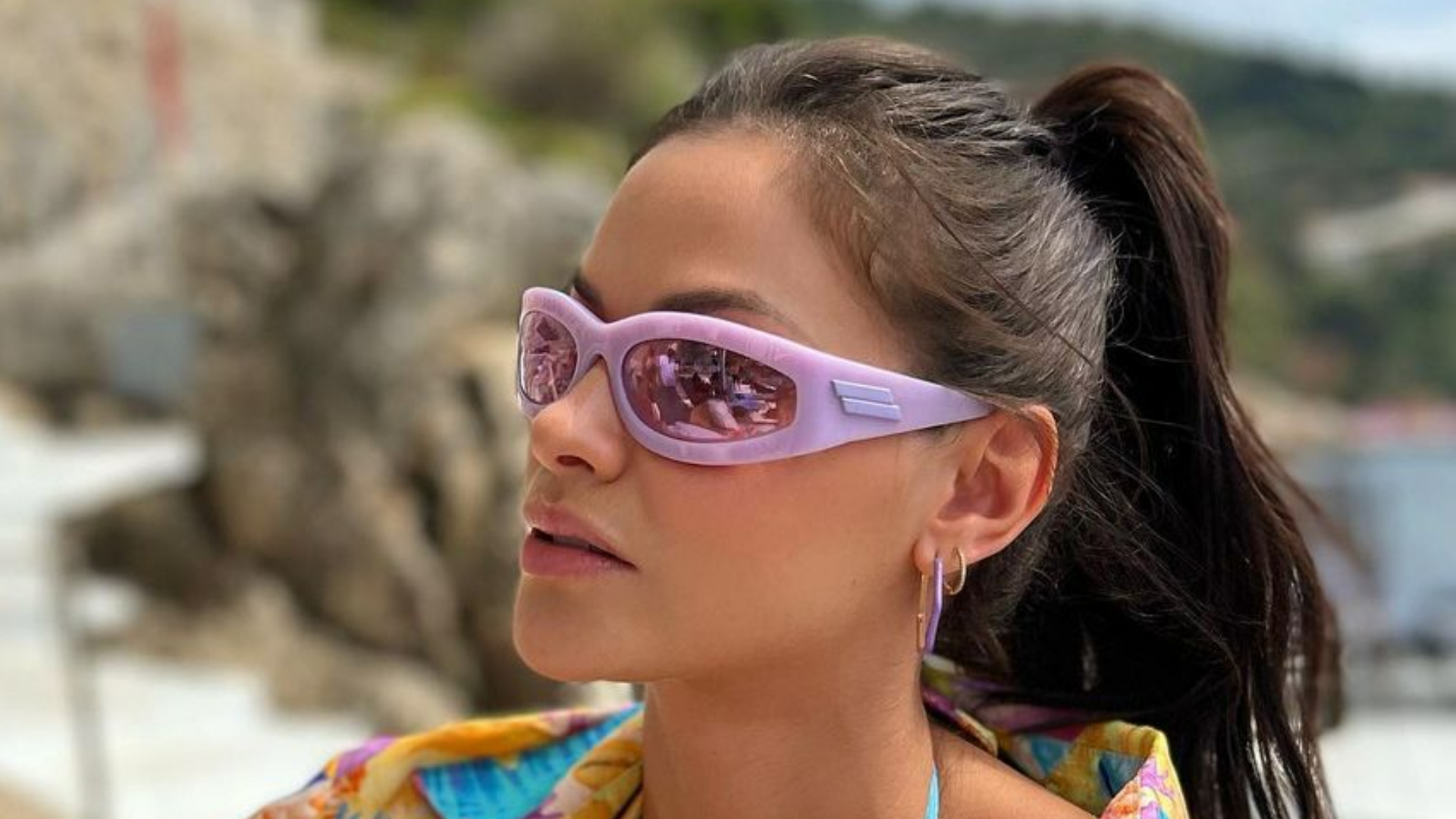Andressa Suita aposta em look colorido para curtir passeio com amigas na Croácia