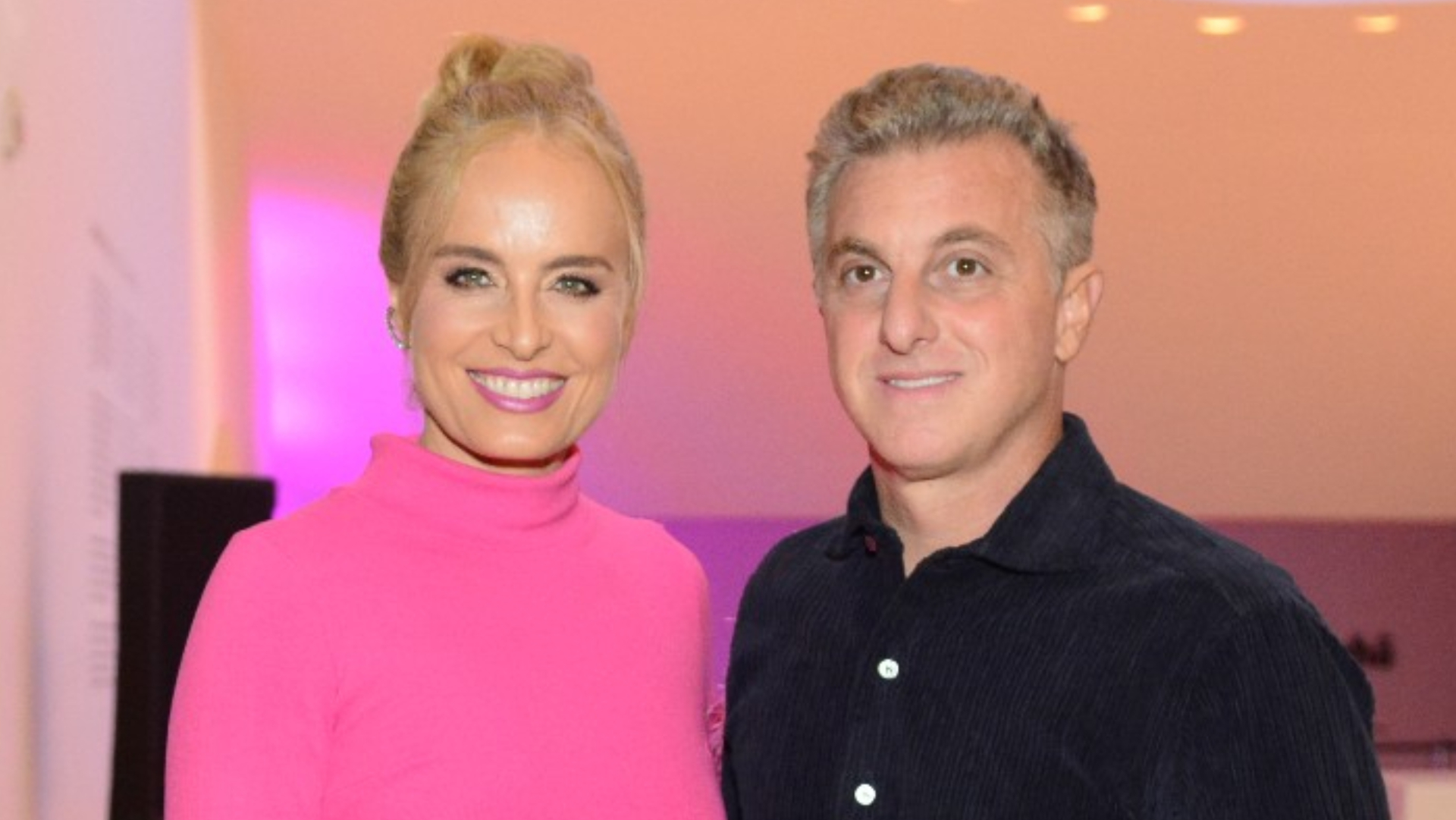 Com a barriga toda de fora, Angélica marca presença em evento com Luciano Huck