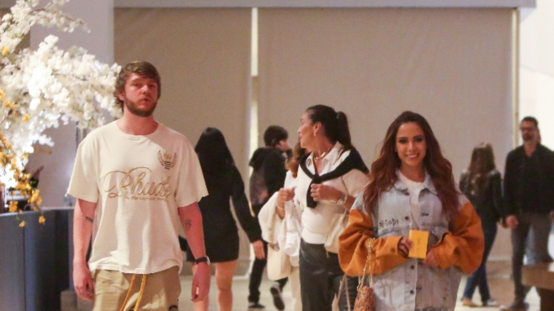 Anitta curte passeio com o namorado no Rio de Janeiro
