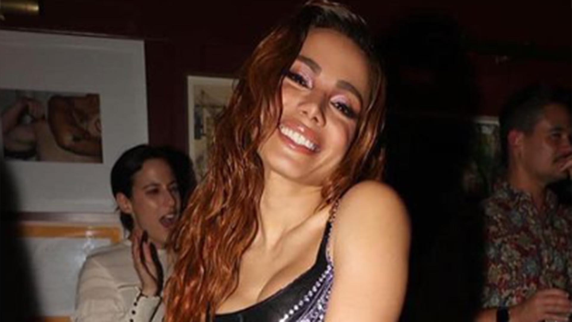 Anitta usa bolsa inusitada para festa após a premiação VMAs 2022
