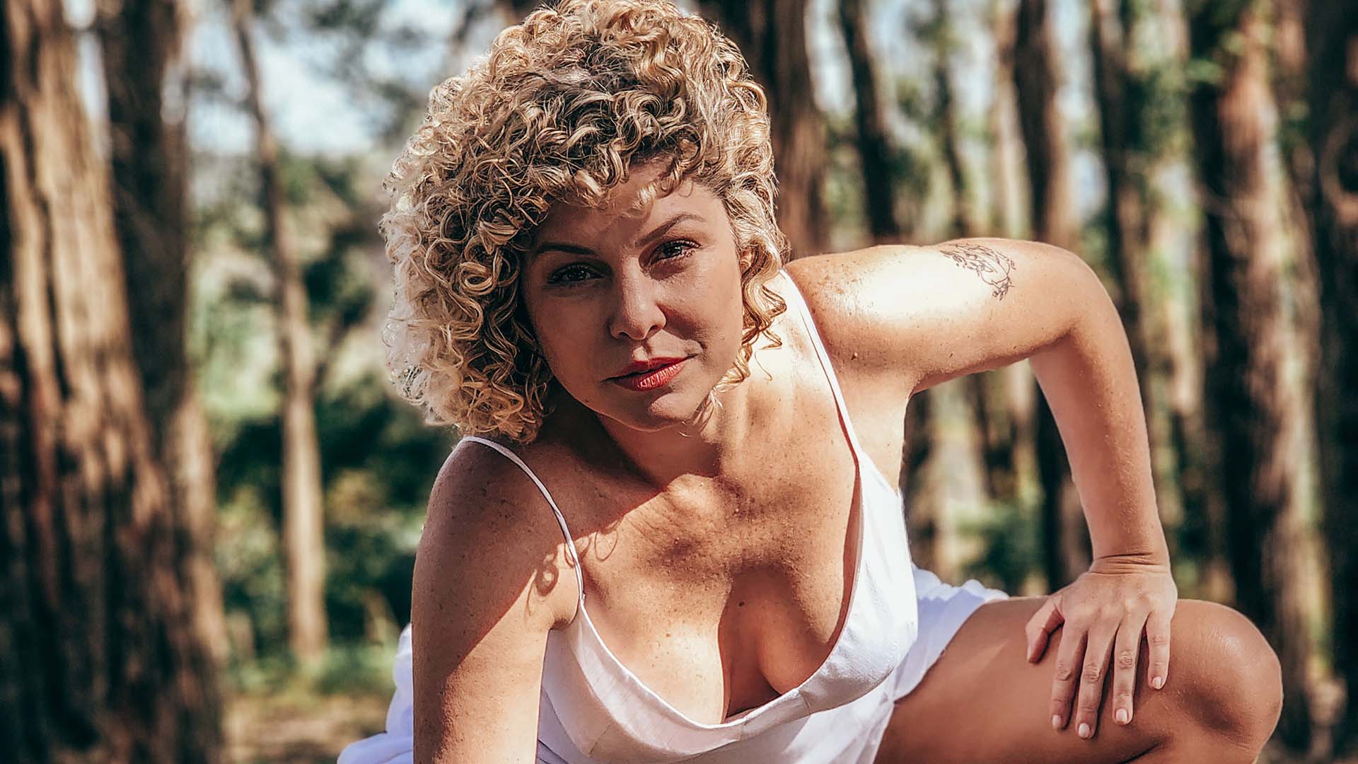 Bárbara Borges exalta amor-próprio e fase de descobertas