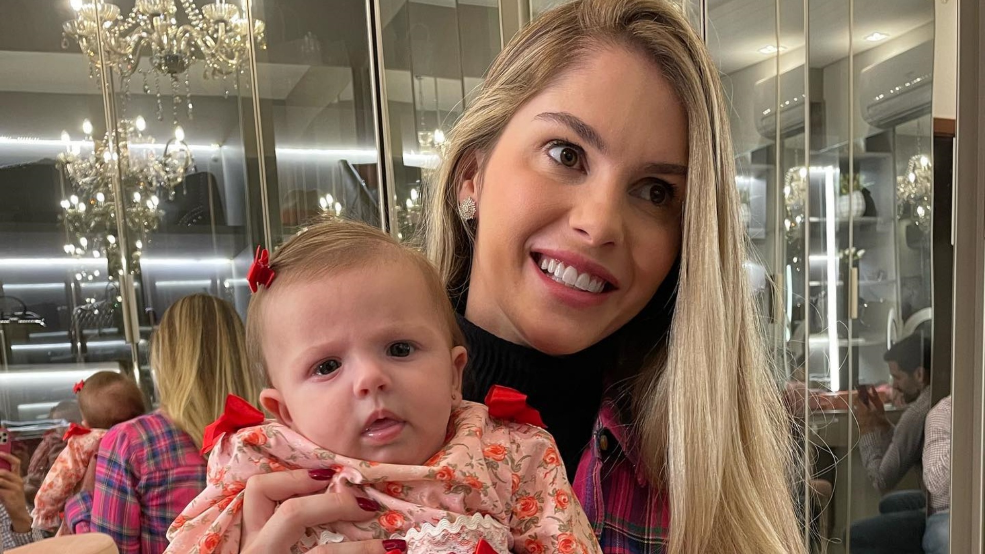 Com cliques encantadores, Bárbara Evans celebra os quatro meses da filha, Ayla