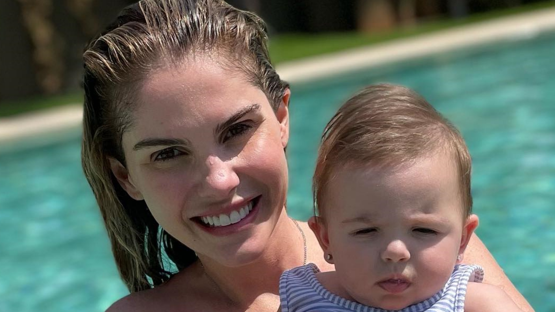 Bárbara Evans mostra primeira vez da filha, Ayla, na piscina: “Muita fofura”