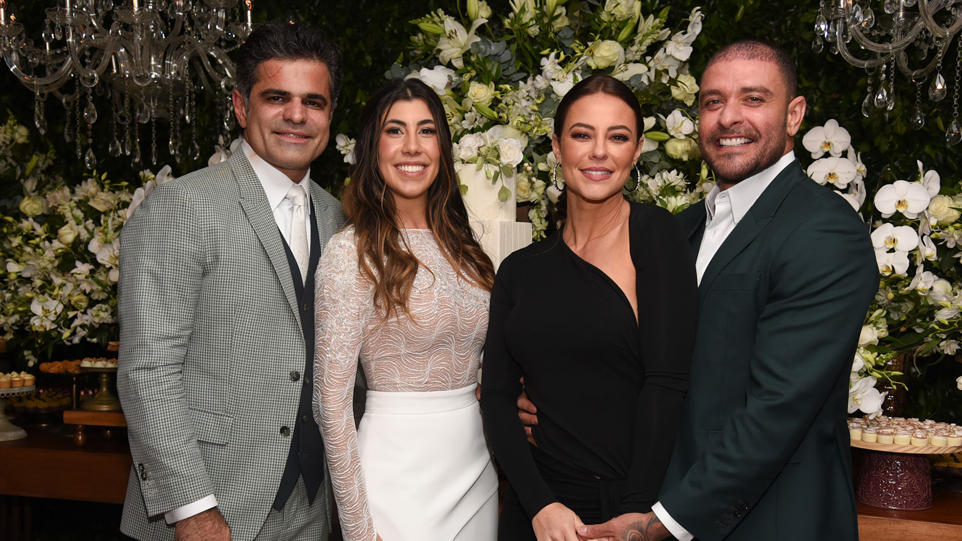 Famosos vão ao casamento do alfaiate João Camargo