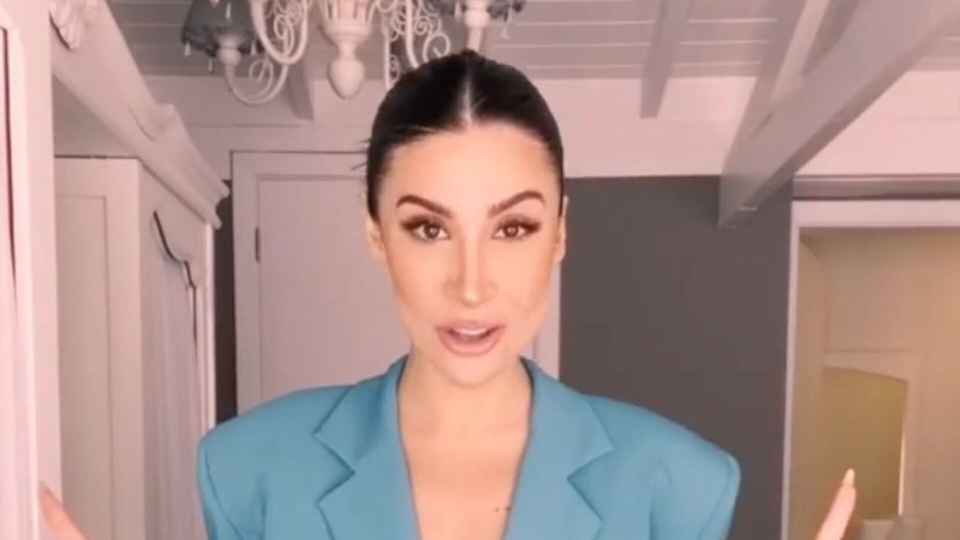 Com look ousado, Bianca Andrade se arruma para sua festa de 18 milhões de seguidores