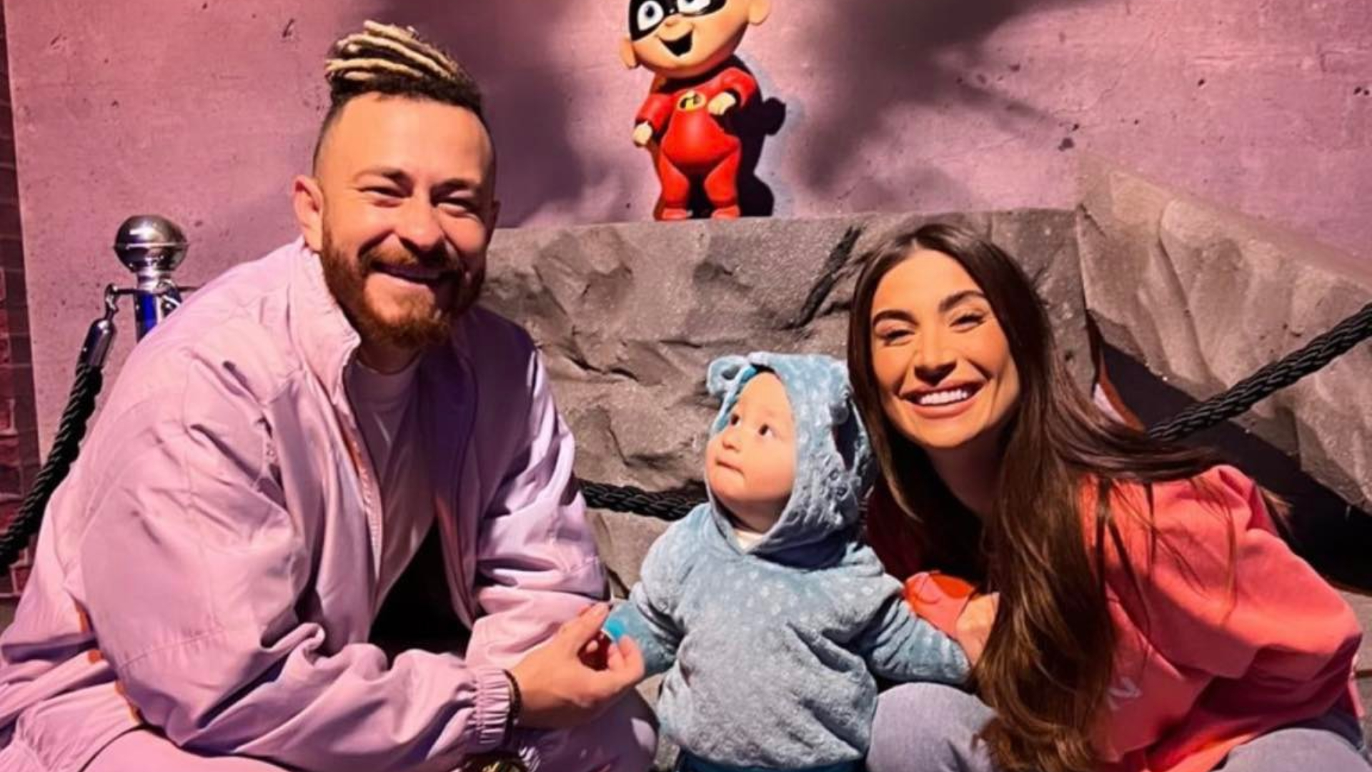 Bianca Andrade e Fred se divertem em exposição com o filho, Cris