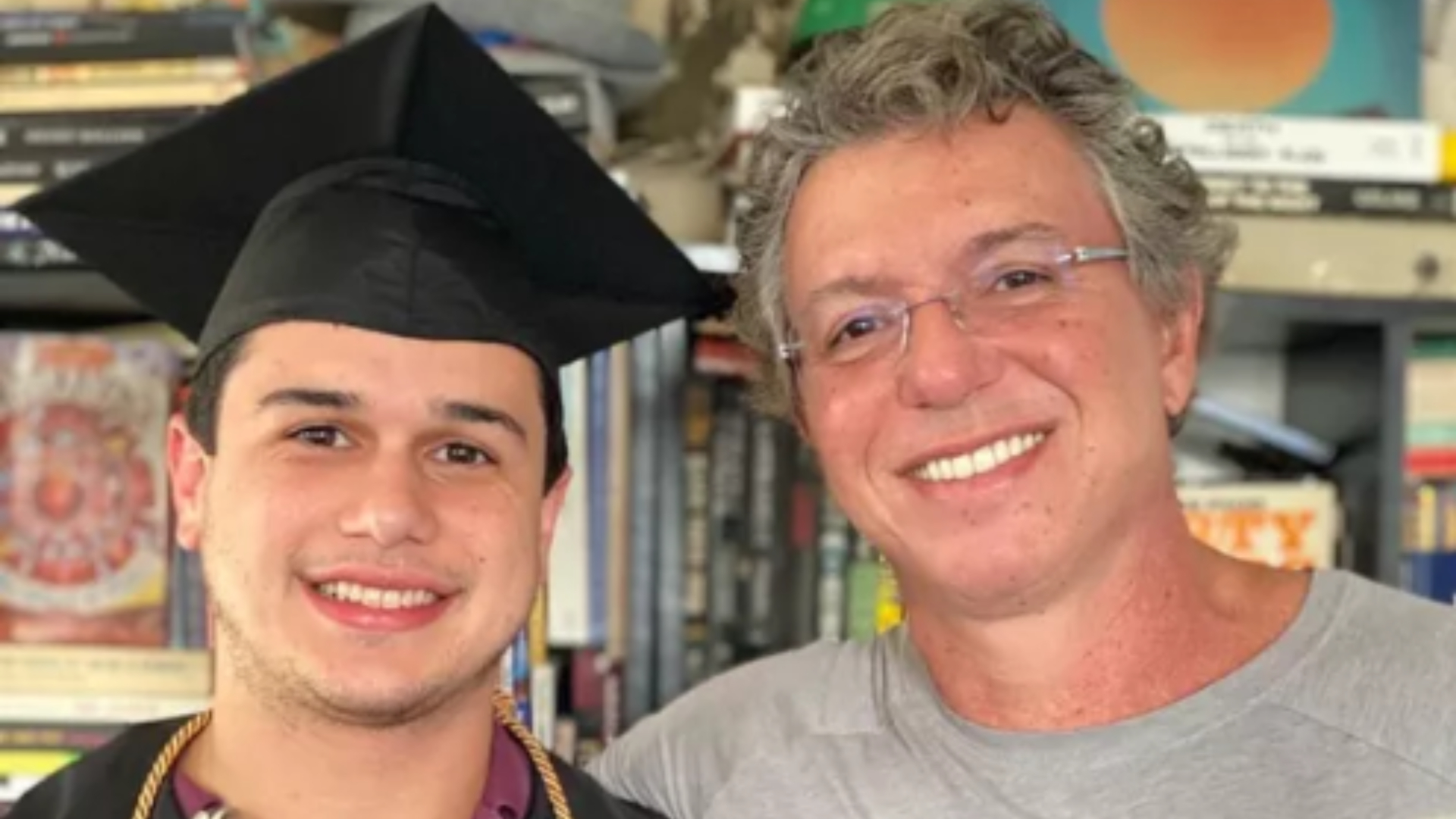Boninho mostra comemoração de aniversário do filho, Pedro, em família: ”Voa alto”