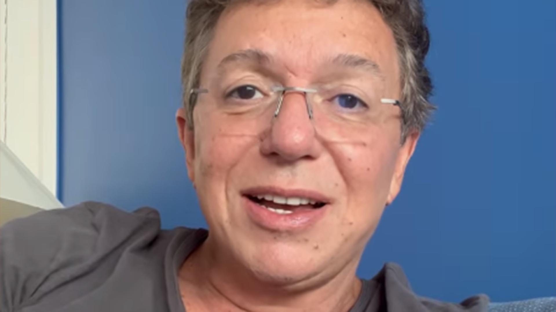 Boninho abre álbum de fotos com os três filhos
