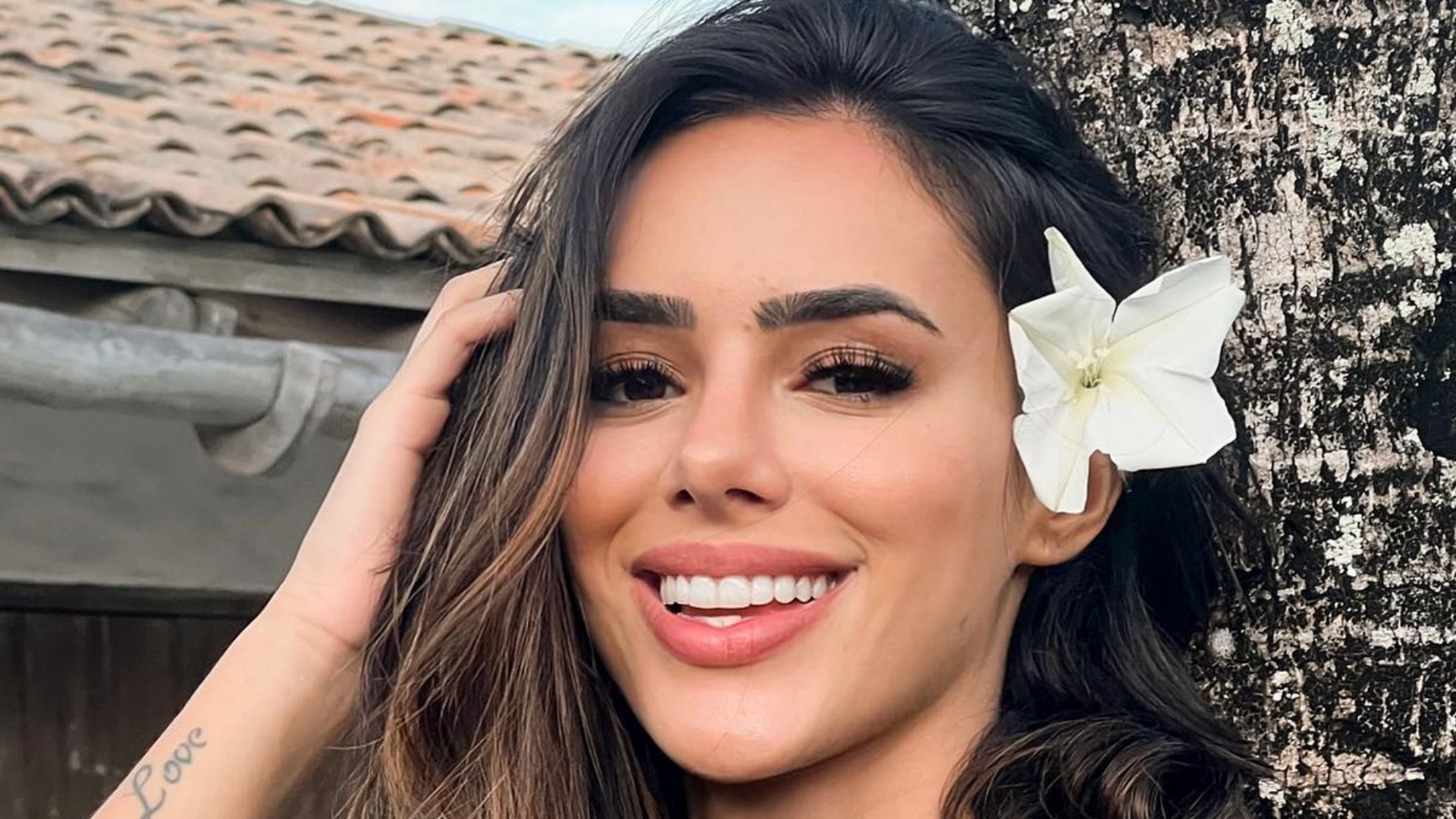 Bruna Biancardi, ex de Neymar, empina o bumbum ao posar de biquíni fio-dental: “Perfeita”