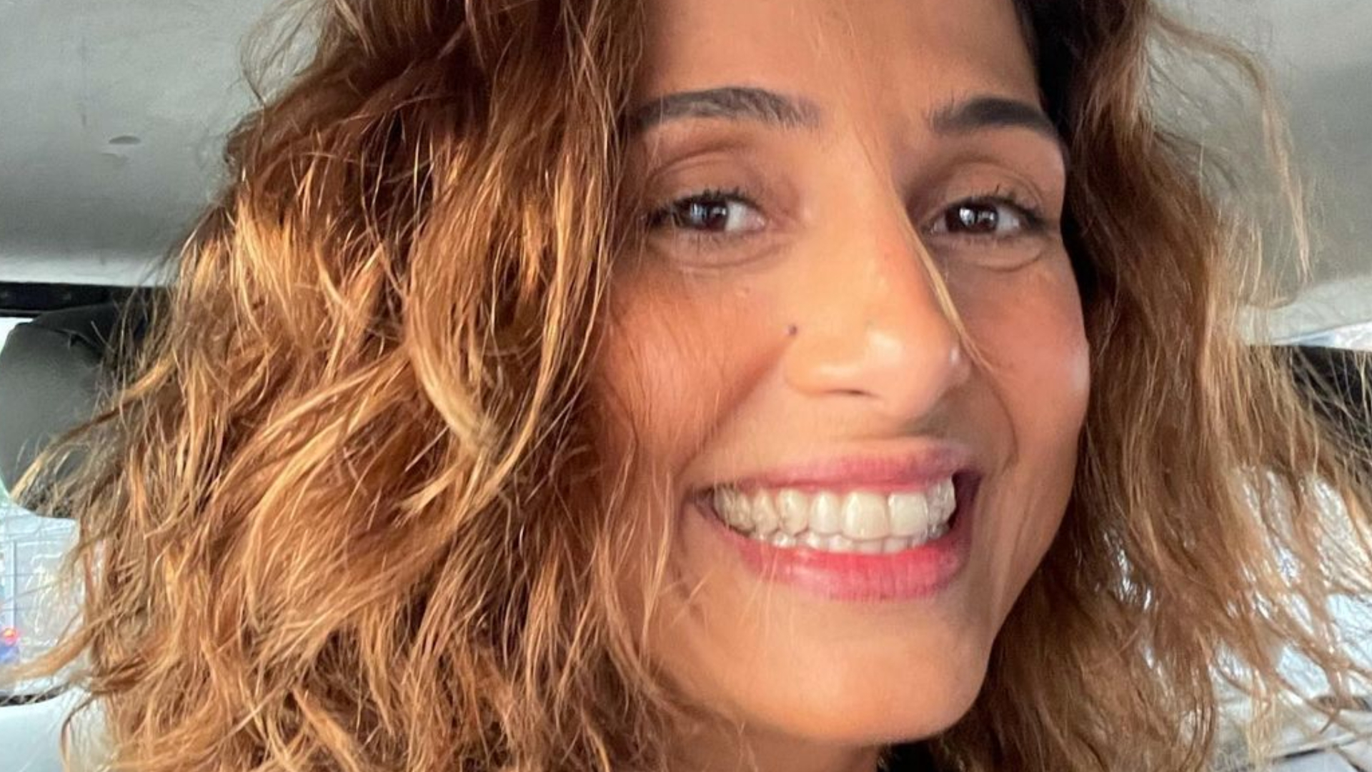 Camila Pitanga mostra gingado ao som de Beyoncé e encanta: ”Uma diva”
