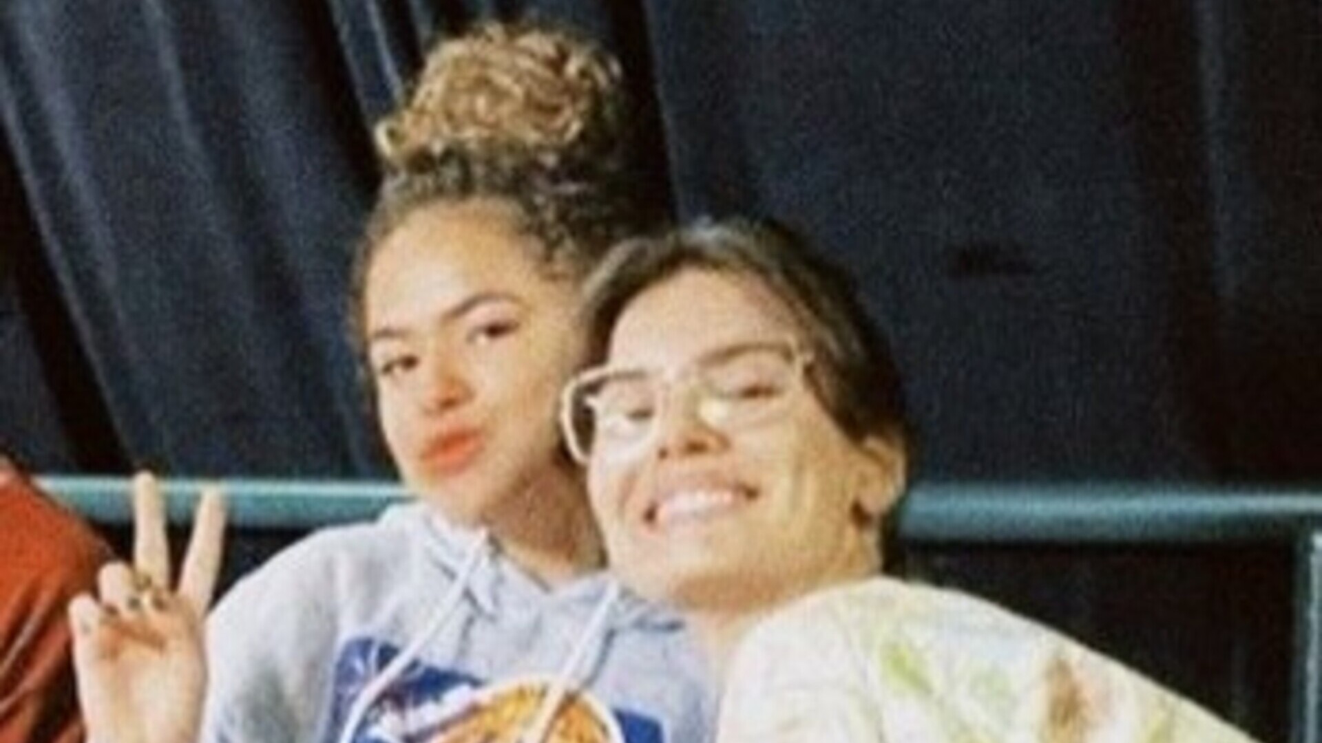 Camila Queiroz compartilha fotos nos bastidores da segunda temporada de “De Volta Aos 15”
