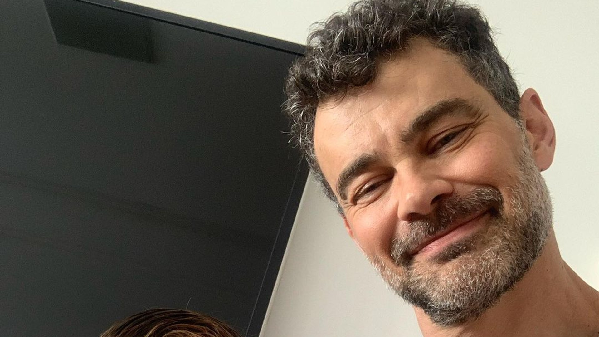 Carmo Dalla Vecchia celebra seu aniversário e do filho e ganham homenagens