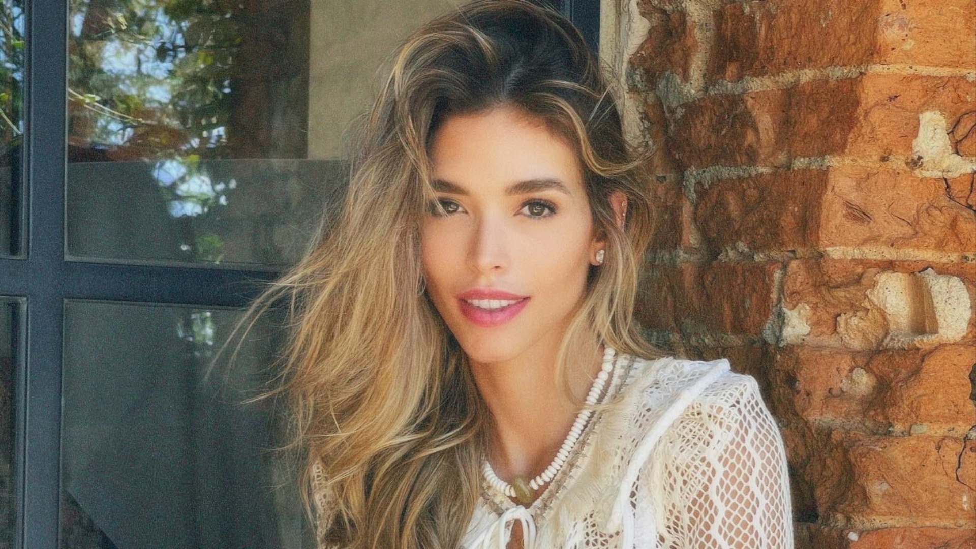 Esposa de Kaká posa com look transparente e exibe beleza impressionante: “Maravilhosa”