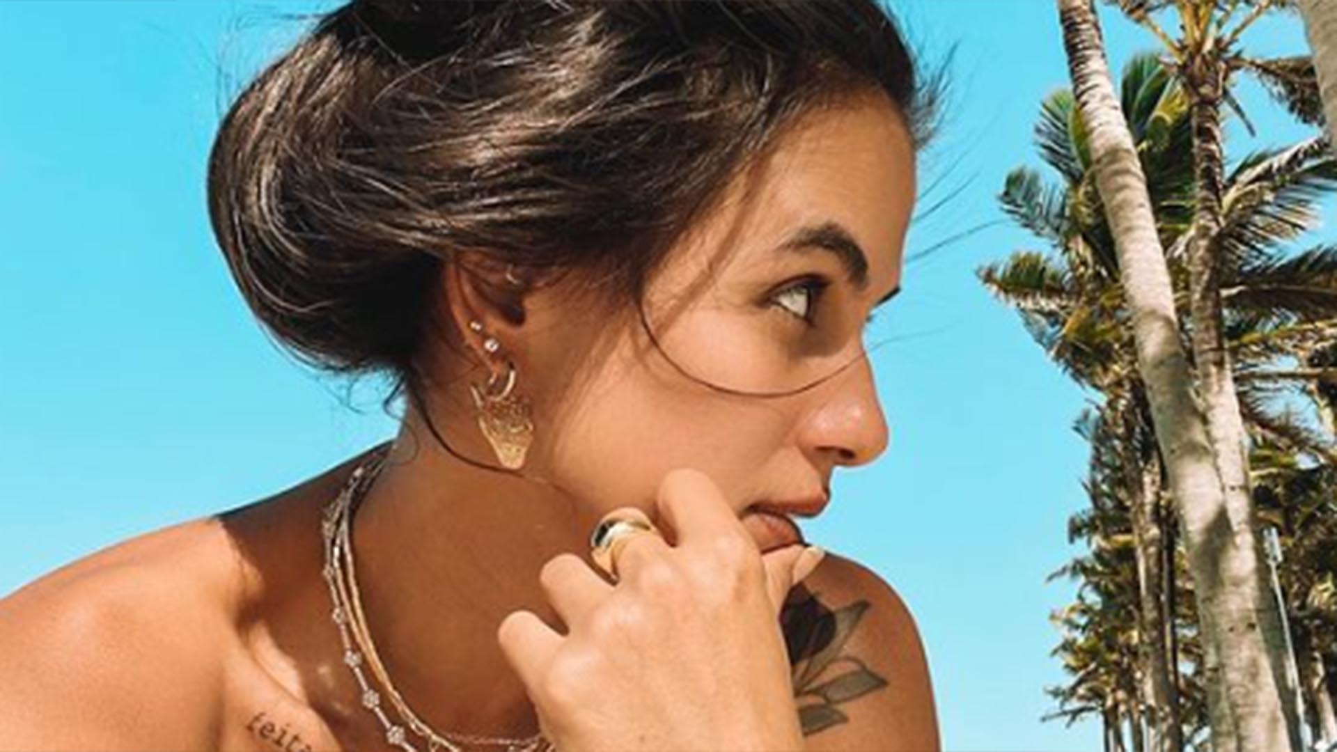 De biquíni, Carol Peixinho exibe o corpo sarado em viagem ao Ceará