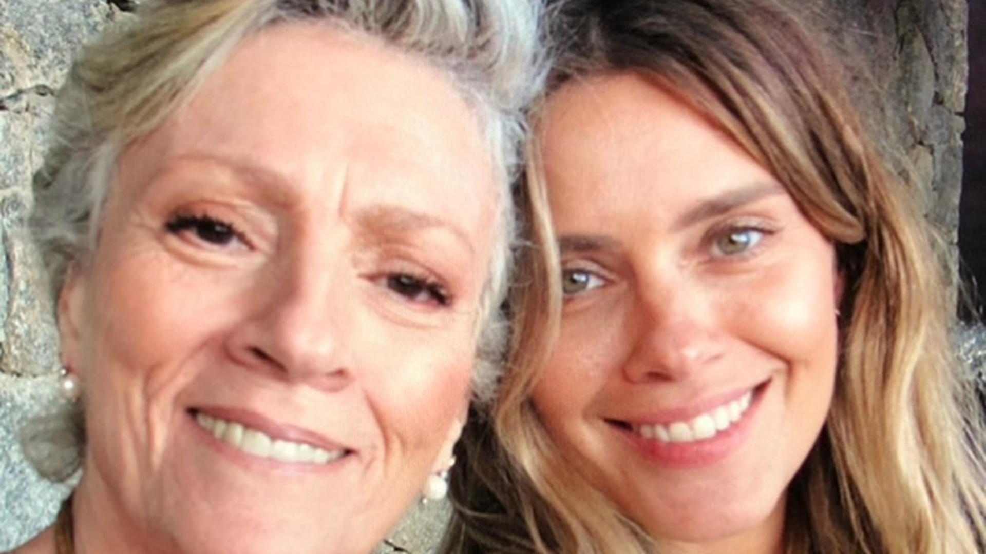 Carolina Dieckmann lamenta saudade da mãe 3 anos após sua morte: “Sinto sua falta”