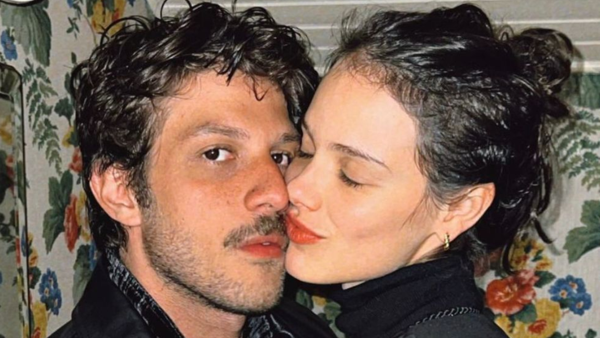 Chay Suede e Laura Neiva posam para fotos poderosas e impressionam os fãs