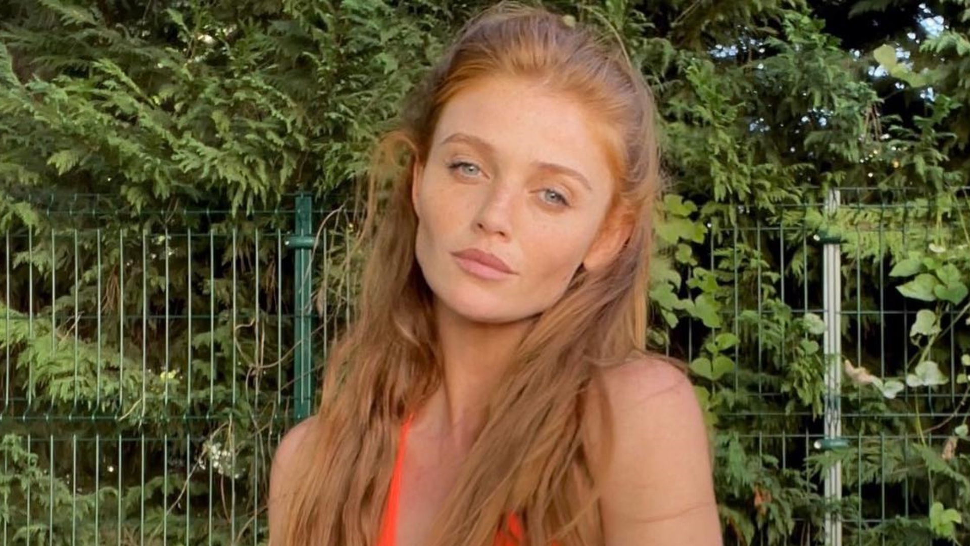 Grávida pela primeira vez, Cintia Dicker encanta ao exibir a barriguinha