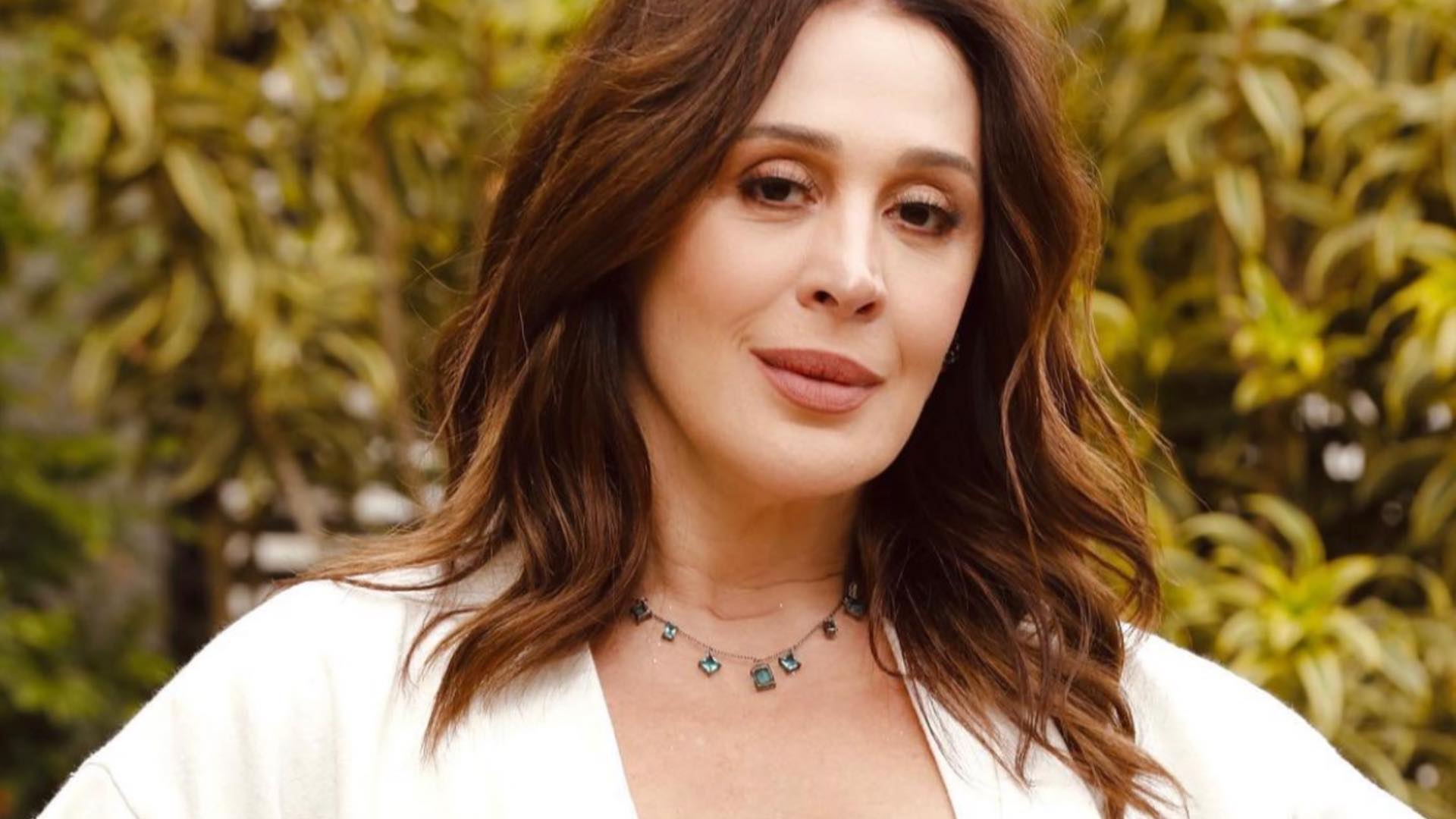 Aos 55 anos, Claudia Raia esbanja elegância com look fashionista: “Uma deusa”