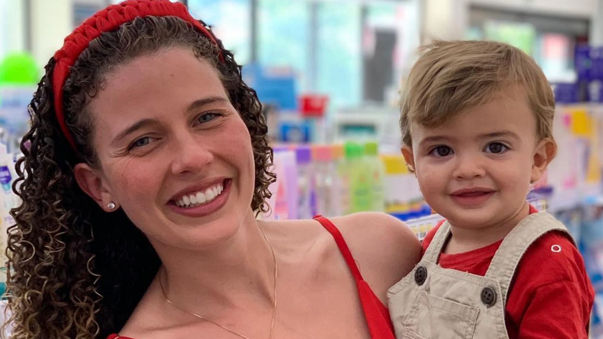 Ao lado da família, Debby Lagranha comemora os 11 meses do filho: “Você trouxe ainda mais amor”