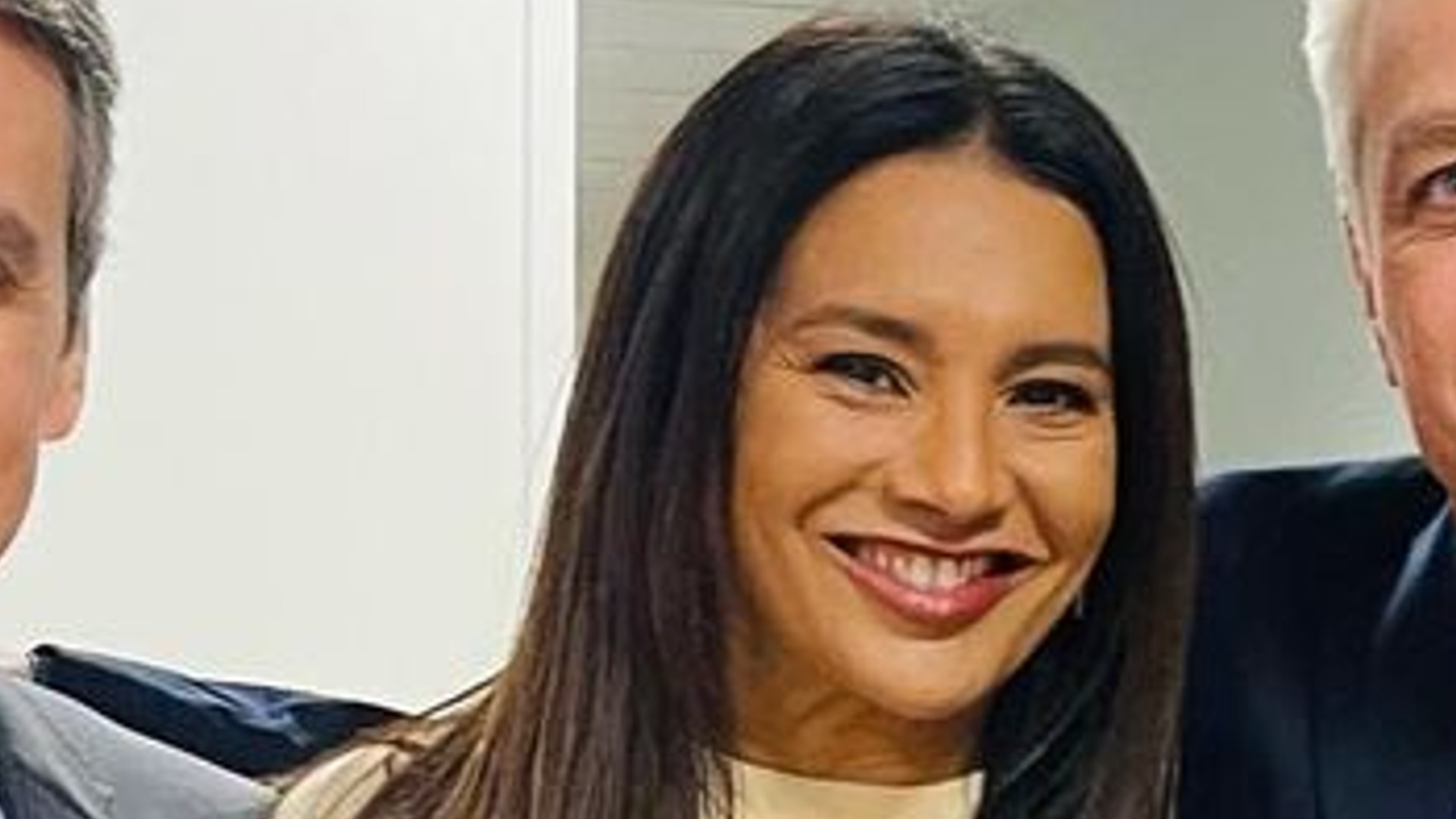 Dira Paes surge em bastidores com atores de ‘Todas As Flores’ e web elogia: ”Só feras”
