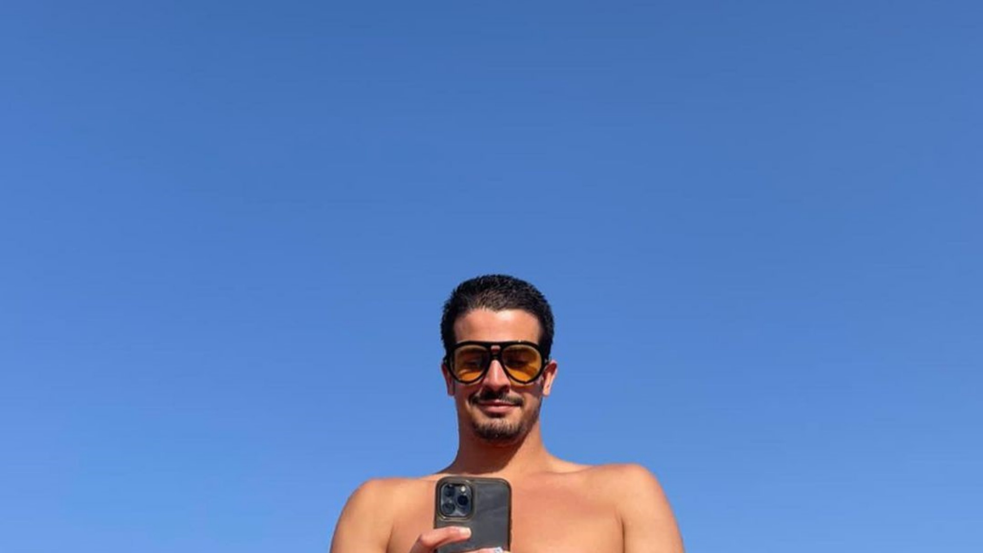 Sem camisa, Enzo Celulari exibe físico definido em Ibiza: ”Inesquecível”