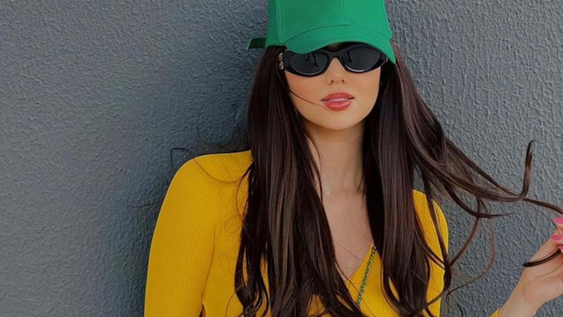 Eslovênia Marques entra na tendência ‘Brazilcore’ e surpreende com look verde e amarelo